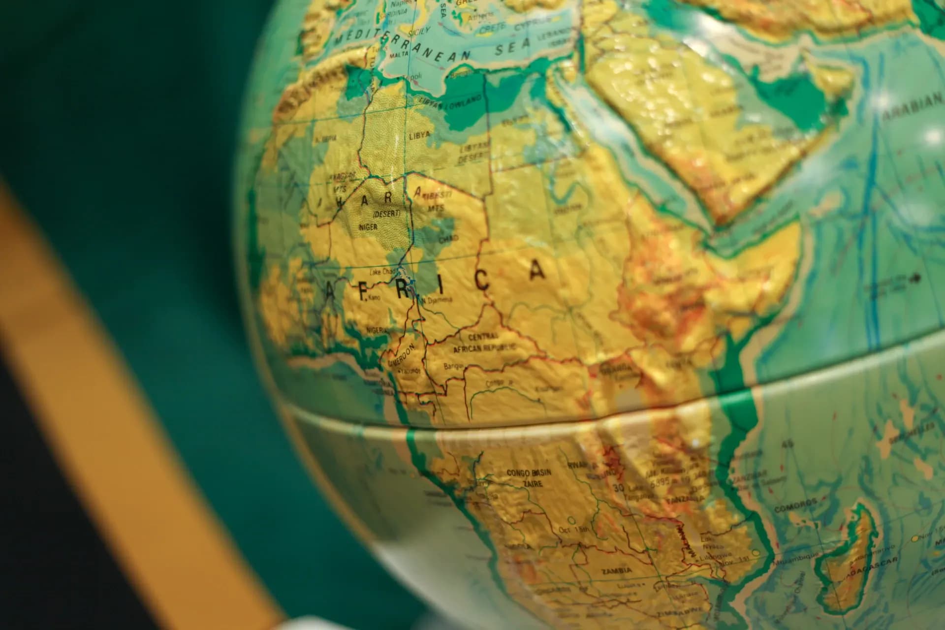 Globe showing the Horn of Africa and the Arabian Peninsula around the southern Red Sea