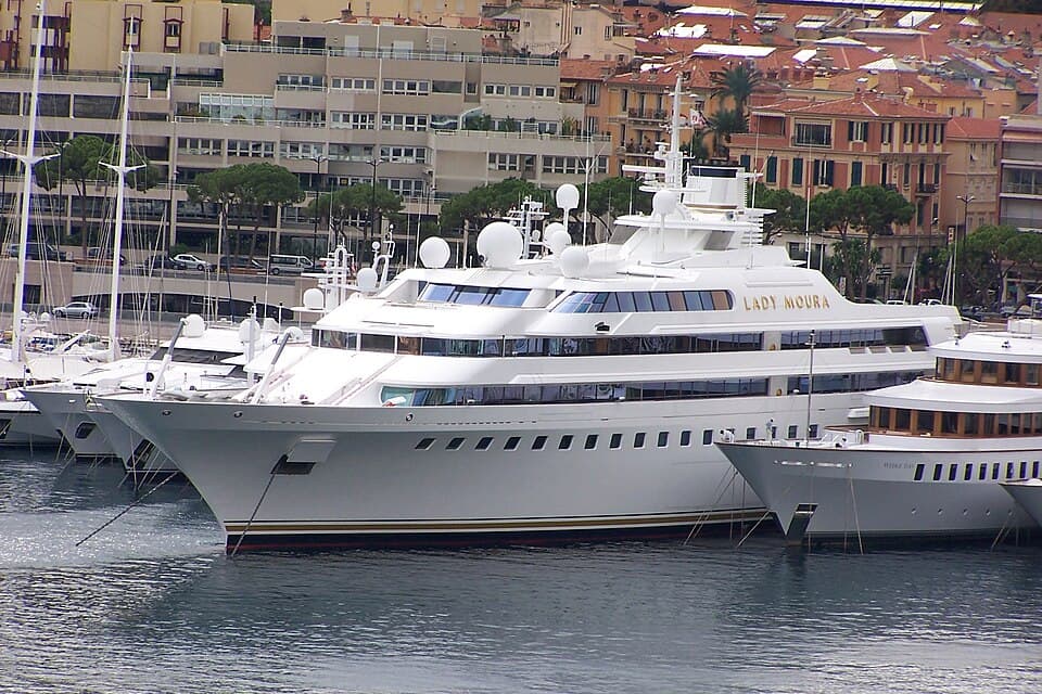 LADY MOURA (IMO 1002380)