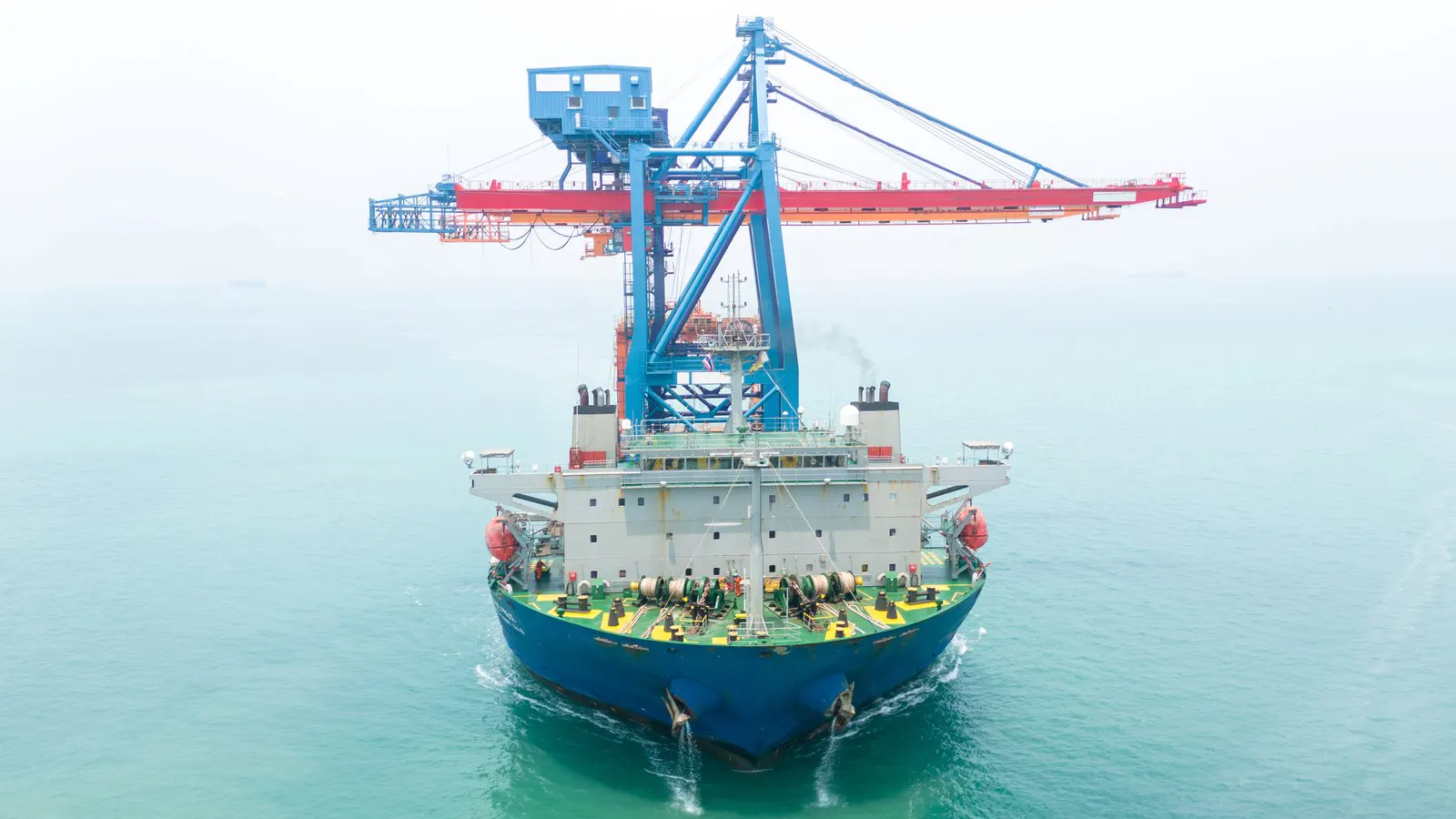 Heavy-lift vessel carrying a large steel structure