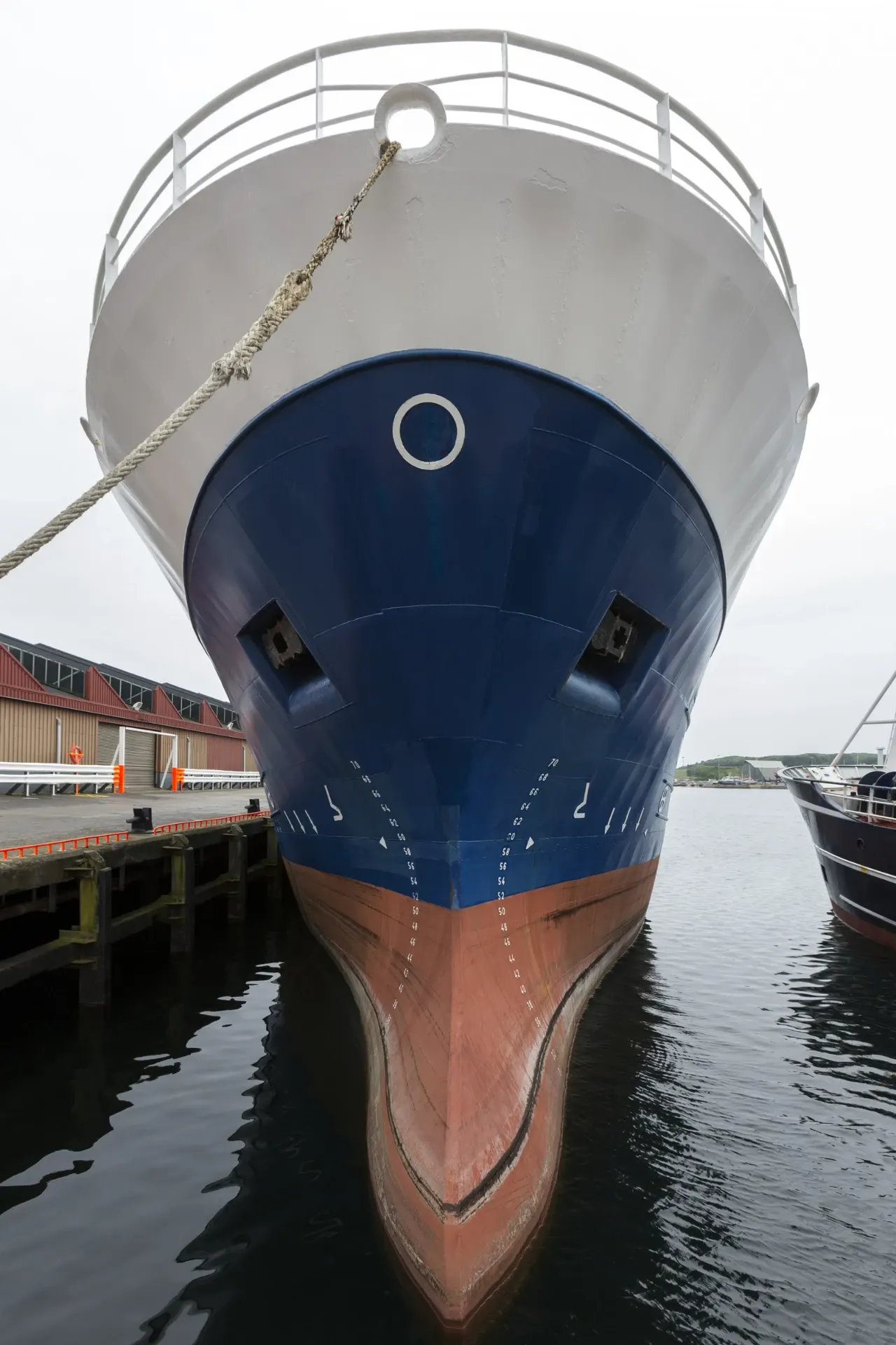 The bow of a ship seen head-on