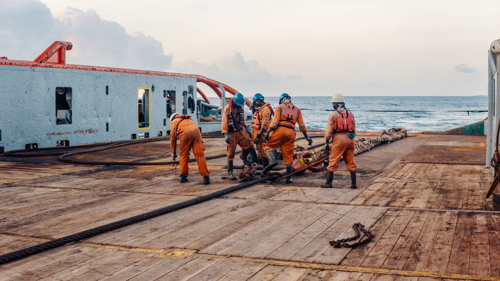 Two Crews From Two Conflicts Fly Home To Manila On The Same Night