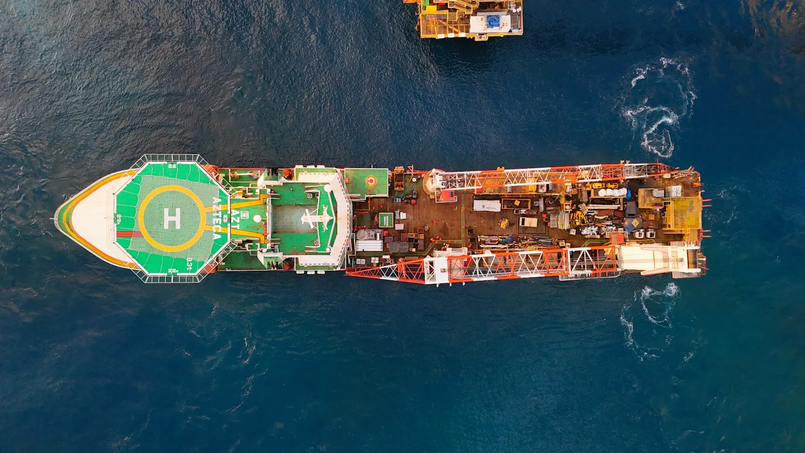 Offshore platform and support vessel