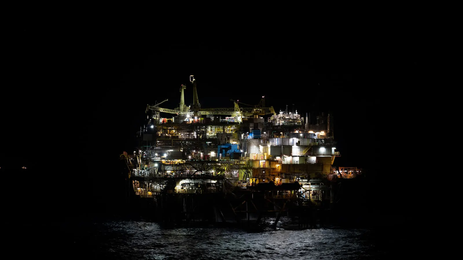 Offshore production and storage unit at sea